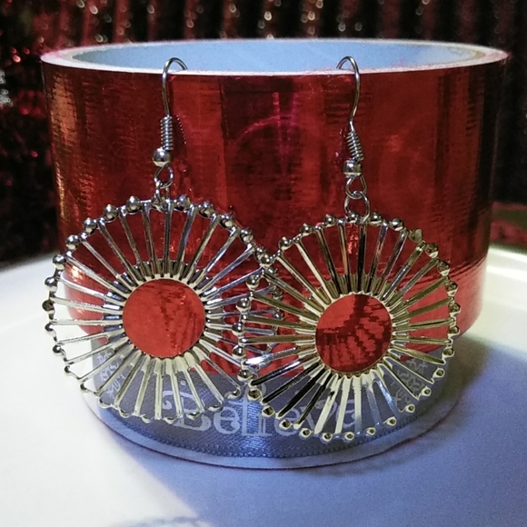 ☀️NEW SILVER SUNBURST ABSTRAST EARRINGS - Picture 2 of 4